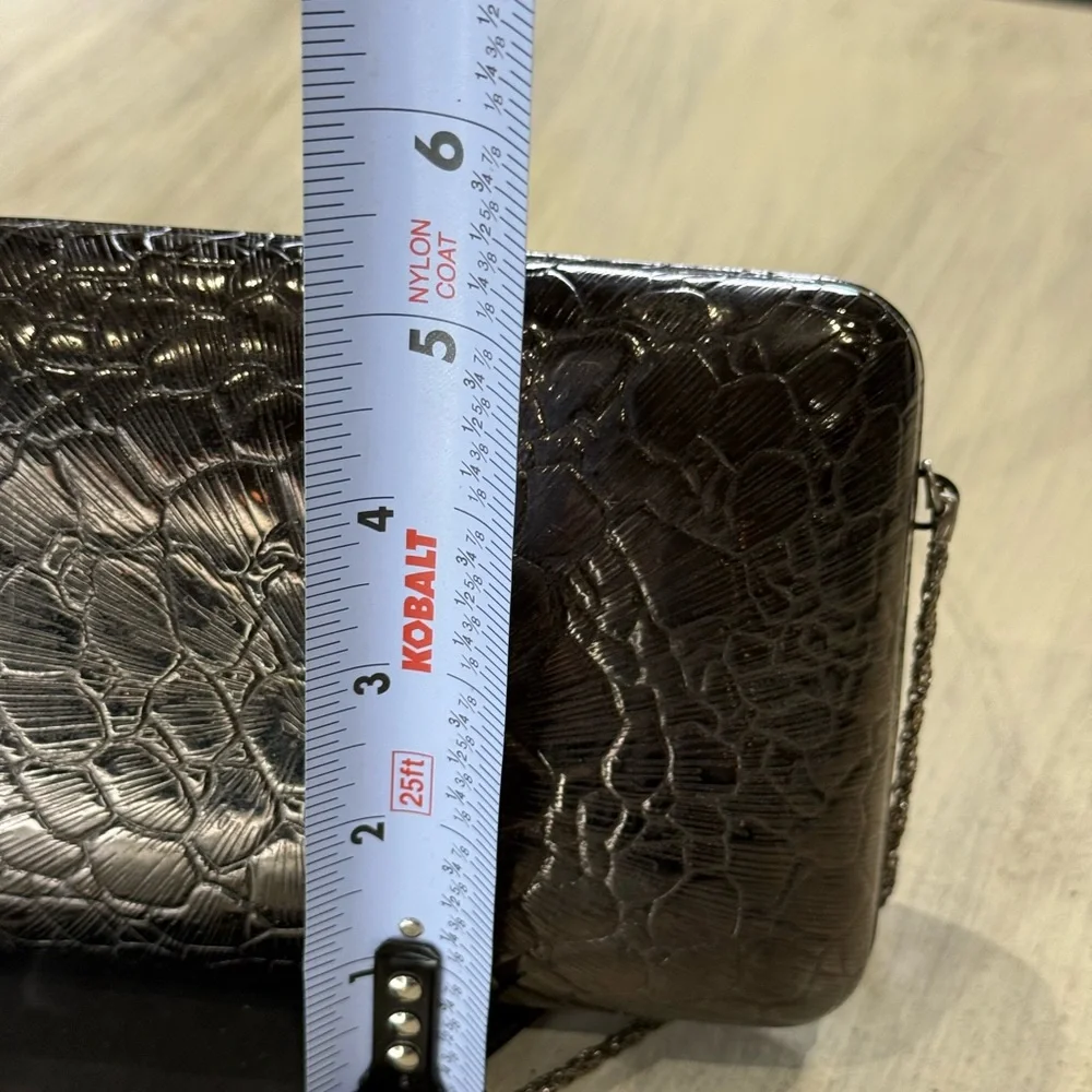 La Regale Metallic Embossed Floral Clutch - Silver
